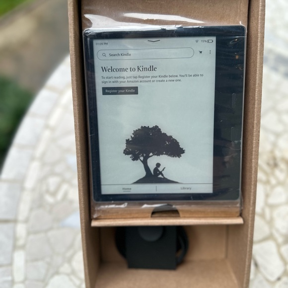 - - - Kindle oasis 10th edition!! Ad FREE!! 32gb! With Wi-Fi. - Picture 3 of 6